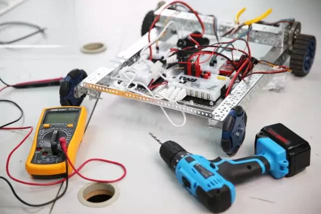 沾化二中成立創(chuàng)客實驗室 配有創(chuàng)客社團跟進輔導(dǎo)