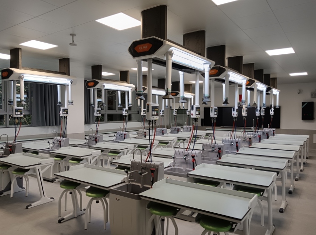 新科頂裝實(shí)驗(yàn)室：空間利用與安全保障的完美融合