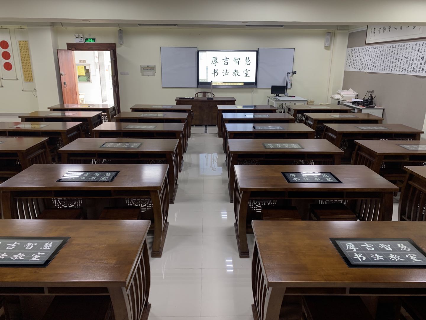 智慧<a href='http://www.591123.cn/chanpin/57-1.html' target='1' style='font-size:18px; font-weight:bold; color:#000000;'>書法室</a>