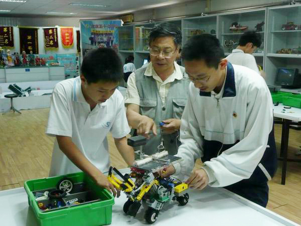 <a href='http://www.591123.cn/chanpin/60-1.html' target='1' style='font-size:18px; font-weight:bold; color:#000000;'>機器人功能室</a>