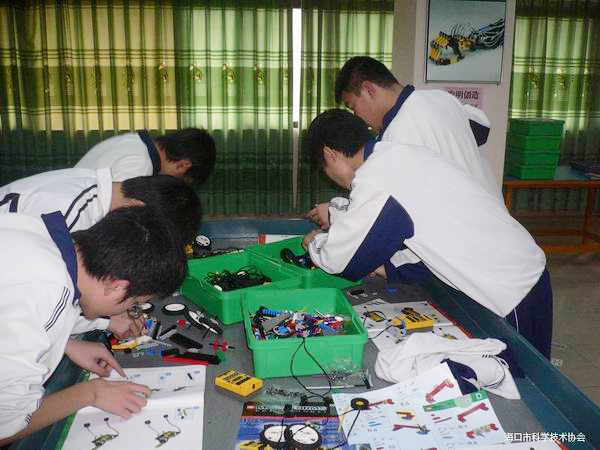 <a href='http://www.591123.cn/chanpin/60-1.html' target='1' style='font-size:18px; font-weight:bold; color:#000000;'>機器人功能室</a>2