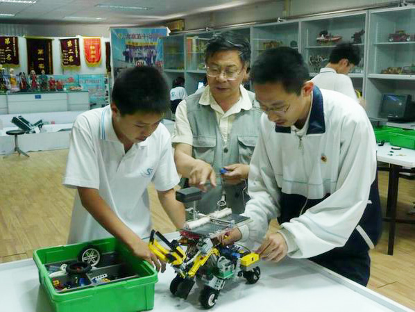 <a href='http://www.591123.cn/chanpin/60-1.html' target='1' style='font-size:18px; font-weight:bold; color:#000000;'>機器人功能室</a>5